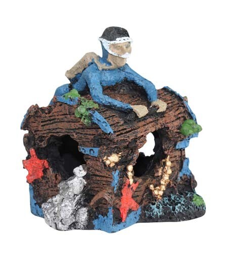 Aqua One Diver On Treasure Chest 10x11.5x11cm 36958